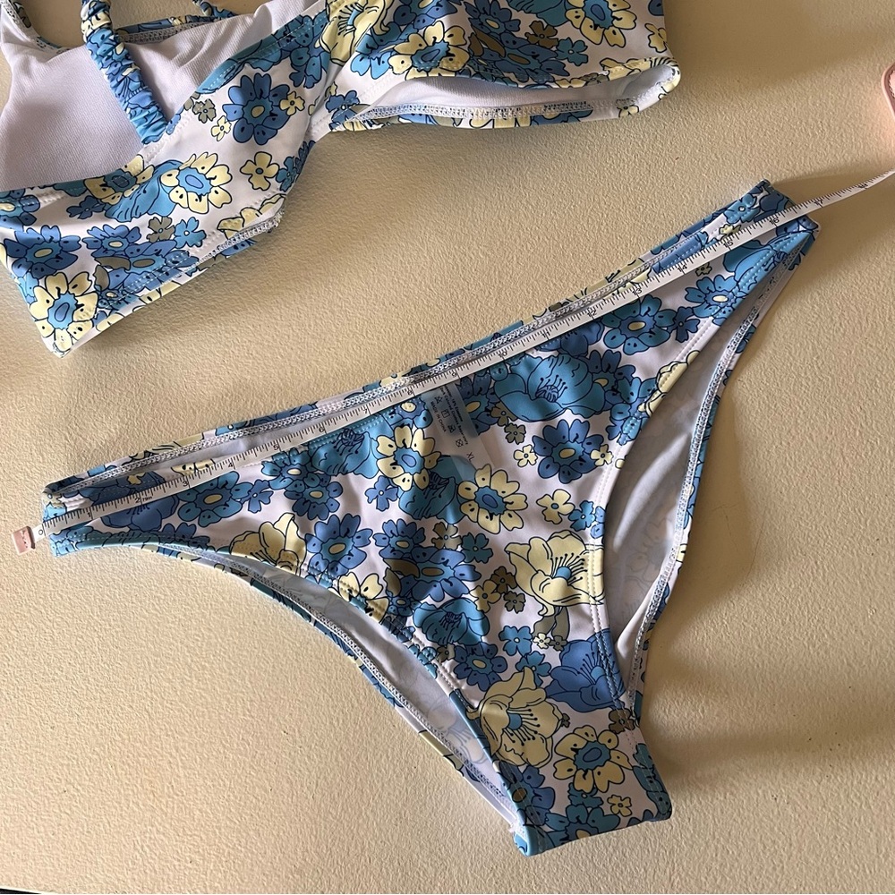 bikini - Picture 4 of 7